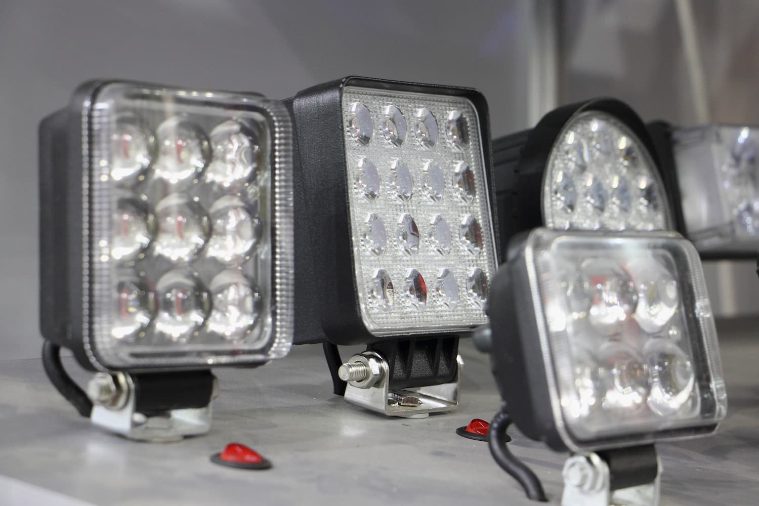 Forskjellen på 12V og 24V LED-lys til bil, lastebil, båt og camping 
